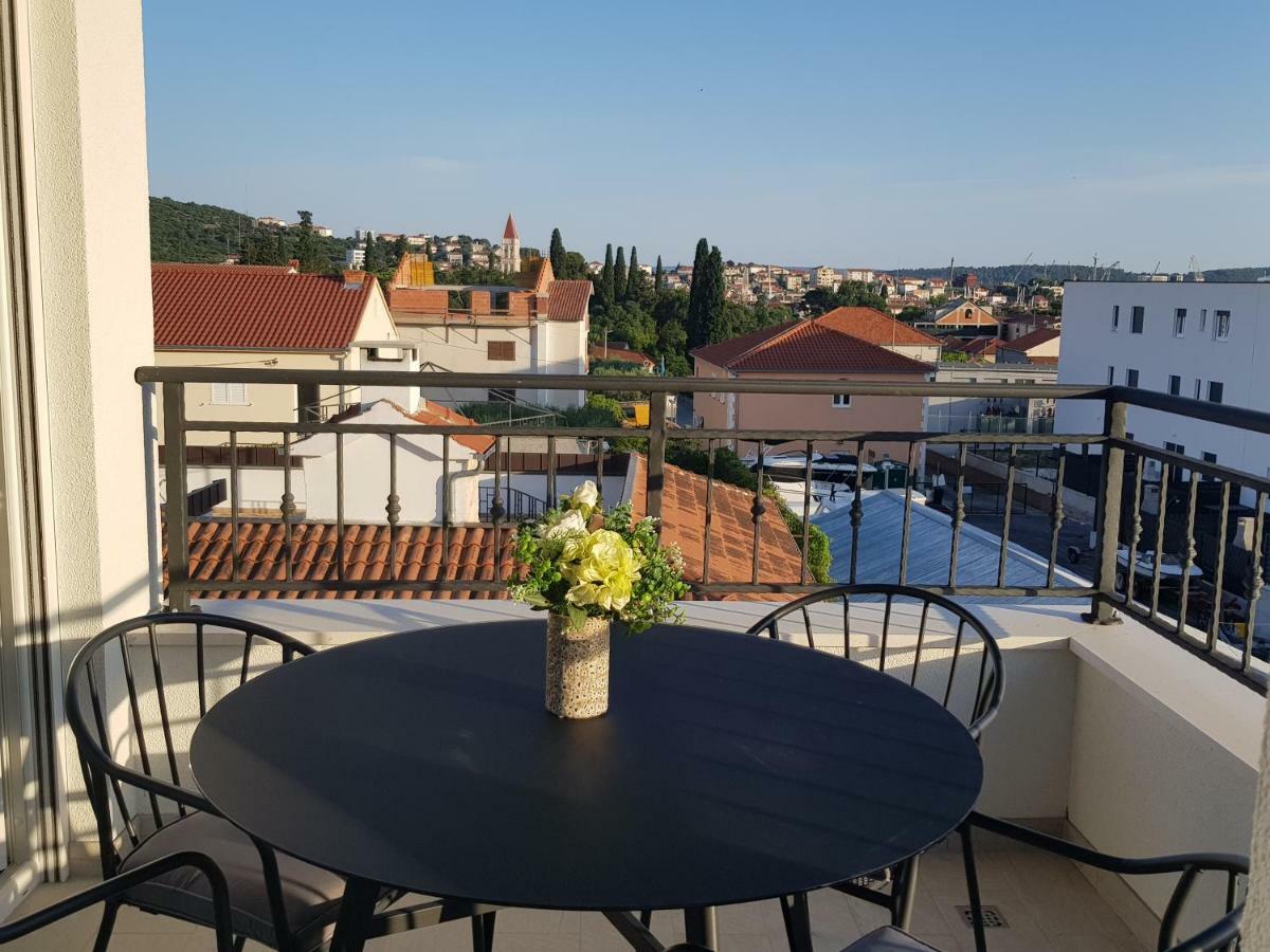 Luxury Apartman Ivana Трогир Екстериор снимка